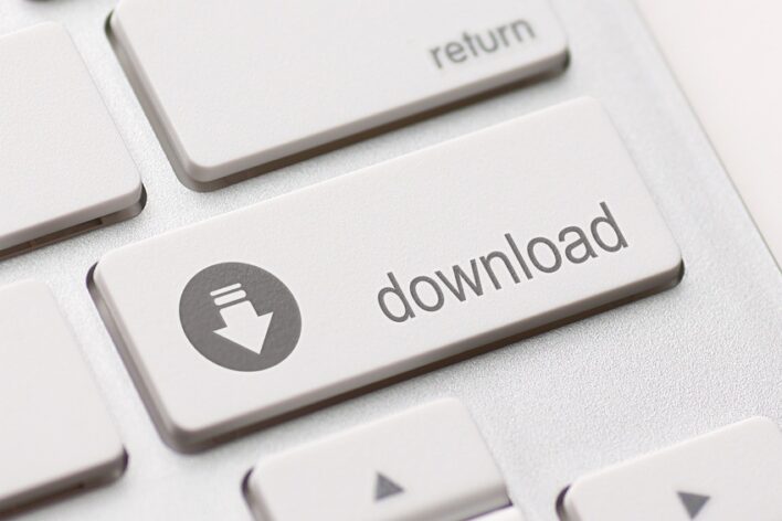 Tastaturtaste mit dem Schriftzug 'download' und einem Pfeilsymbol nach unten.