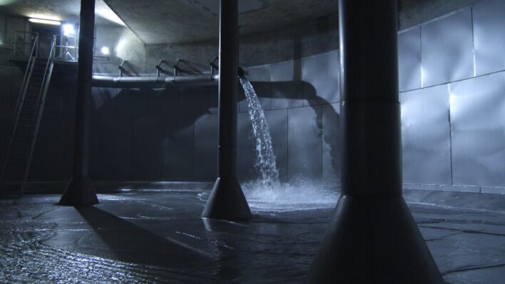 Ein Trinkwasserhochbehälter bei niedrigem Wasserstand