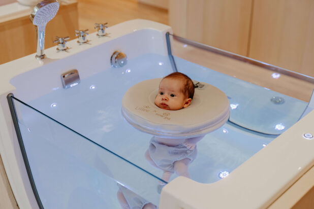 Baby Floating im Hotel Moar Gut