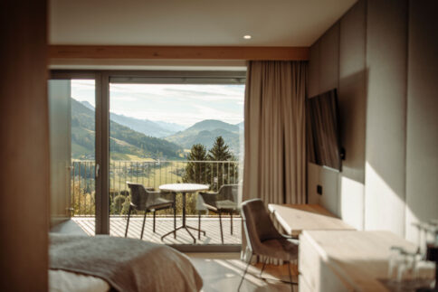 Superior Zimmer mit Bergblick im Alpina Alpendorf