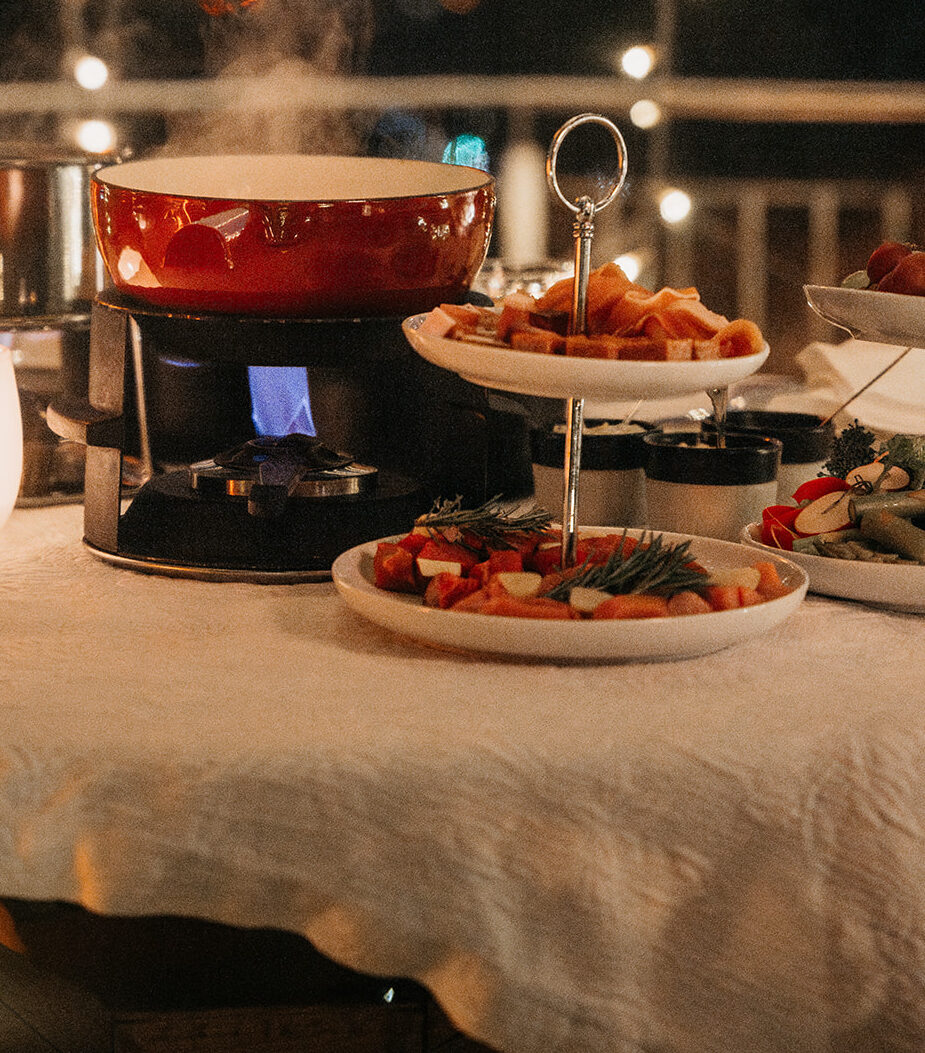 Private Fondue Abende im Weinkeller im Alpina in Salzburg.