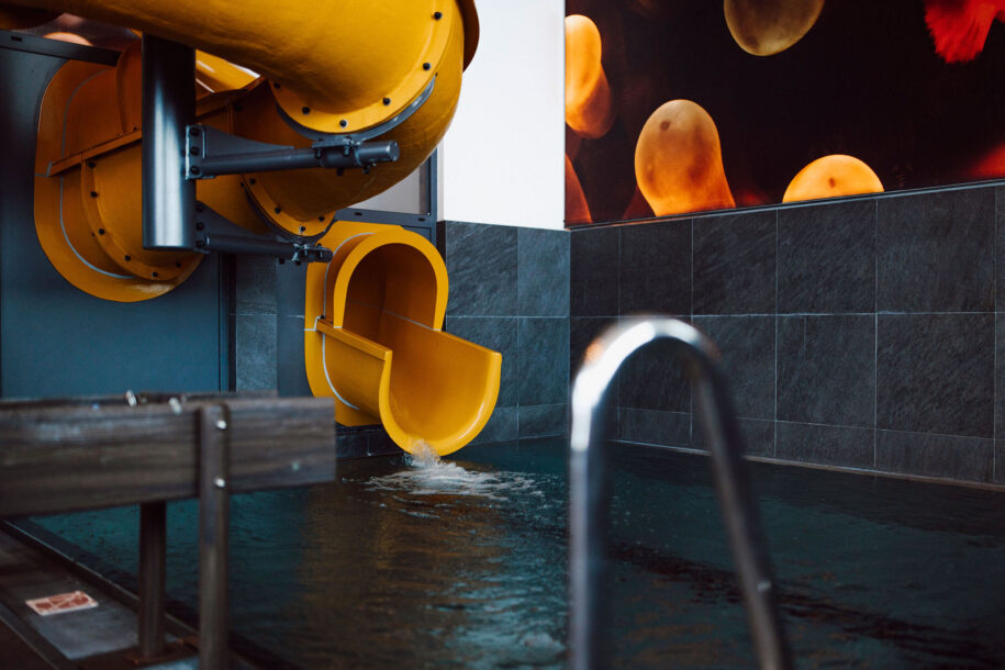 Wasserrutsche mit Becken im Alpina Alpendorf