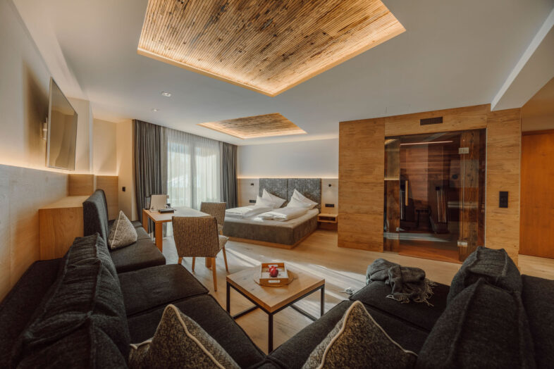 Hochkönigsuite mit Sauna im Zimmer im Alpina Alpendorf