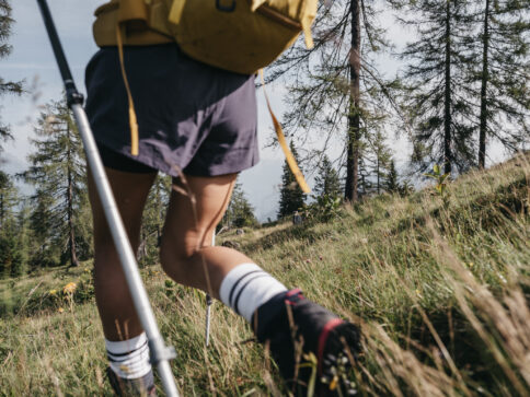 Frau beim Wandern im Salzburger Land