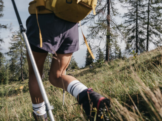 Frau beim Wandern im Salzburger Land