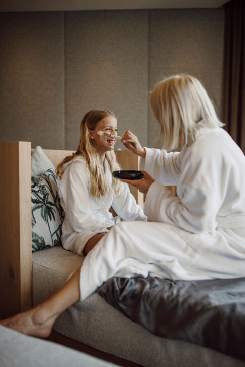 Kids Beauty Behandlung im Alpina Alpendorf