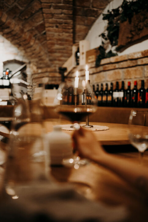 Im Genusshotel Alpina Alpendorf lagern im Weinkeller die besten Weine aus aller Welt.